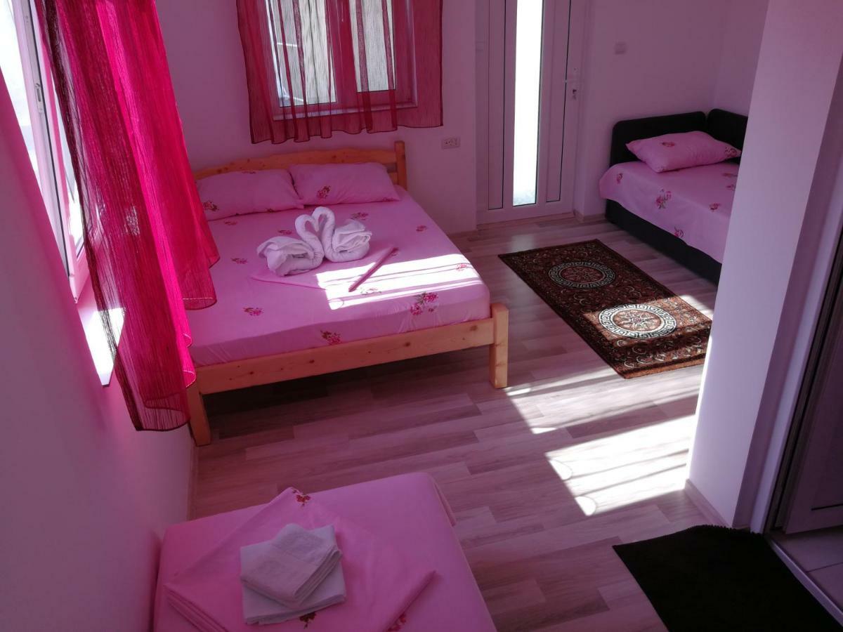 Hotel Vila Baciu Tuzla Esterno foto